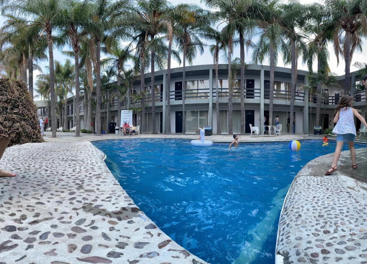 ספופן Hotel Suites Del Real מראה חיצוני תמונה